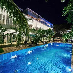 3* Hotel Easy Surf Camp