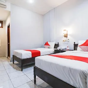 2* Hotel Oyo 2411 Taman Mekar 2